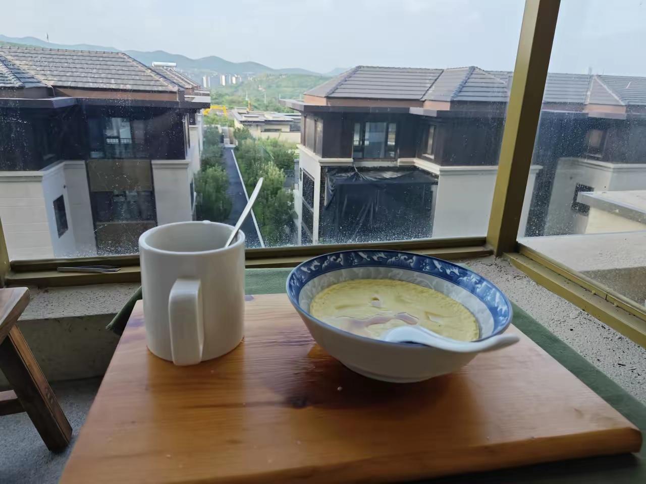 一位医学博士说："早上饿了就吃蒸玉米，饿了就吃蒸土豆，饿了就吃蒸山药，饿了就