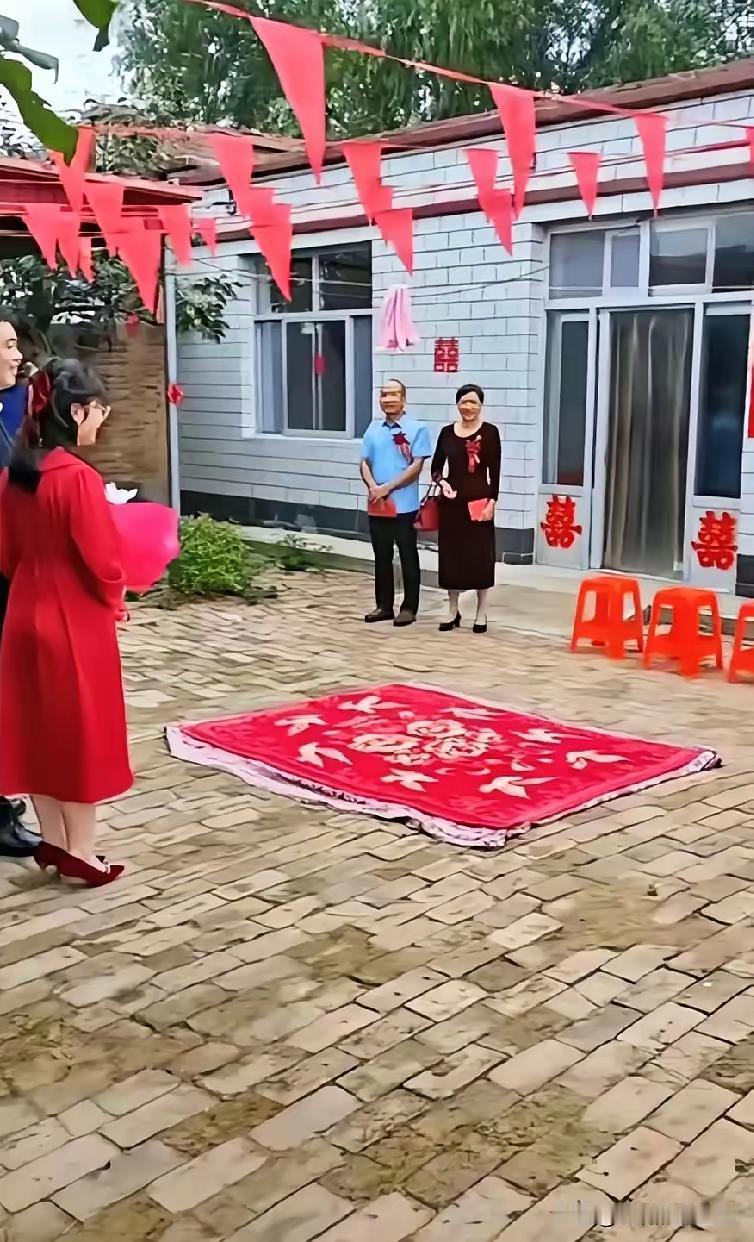 河北这对博士新人的婚礼，才是把日子过明白了的样子！新郎父母
