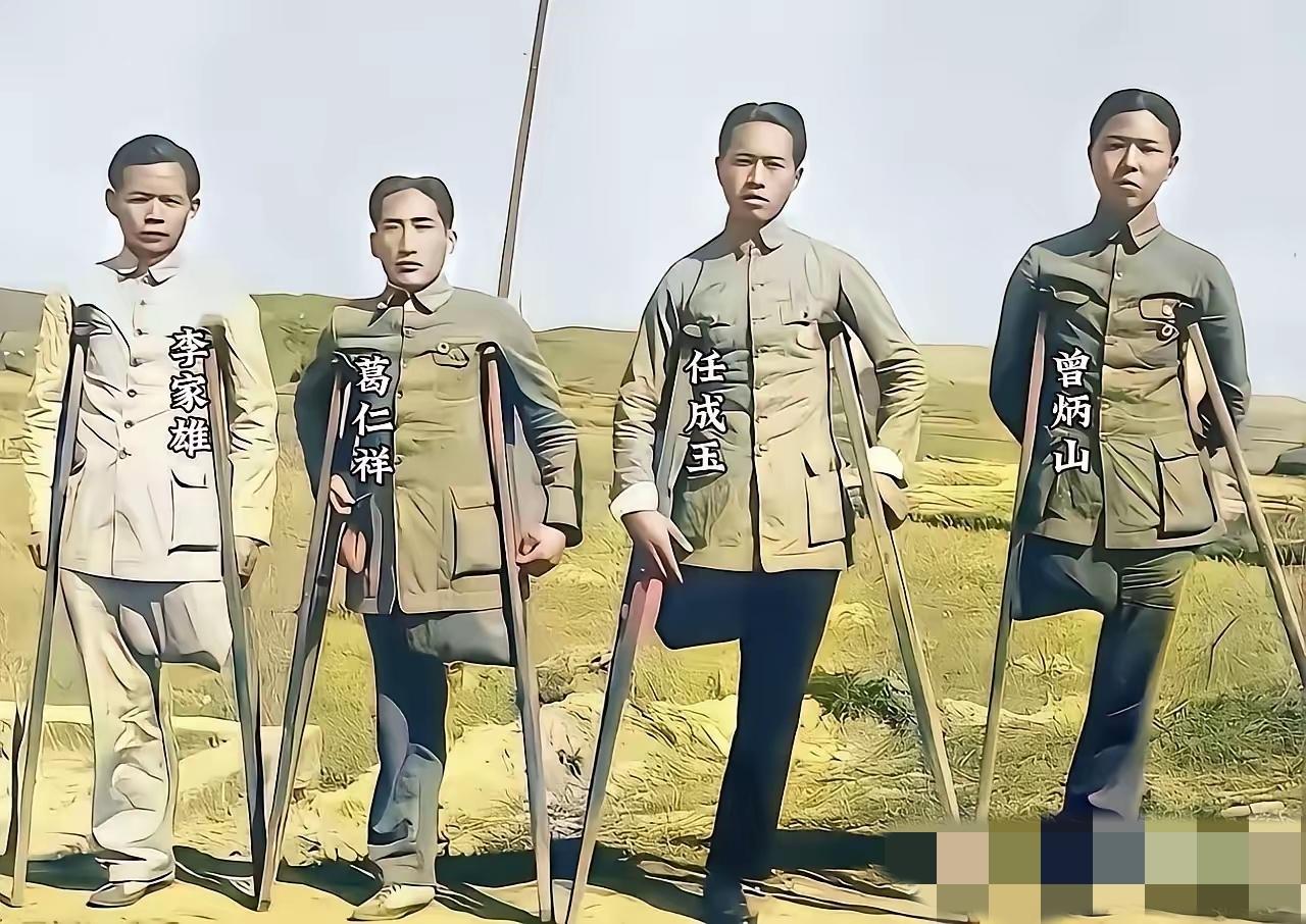 谁看了能不流泪​​这张老照片，定格在1939年的浙江前线。画面里四位军人，从