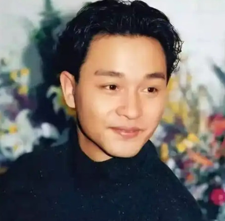 1997年金马奖上，张国荣受到一生中最大的屈辱。获得影帝提名的张国荣，盛装出席端