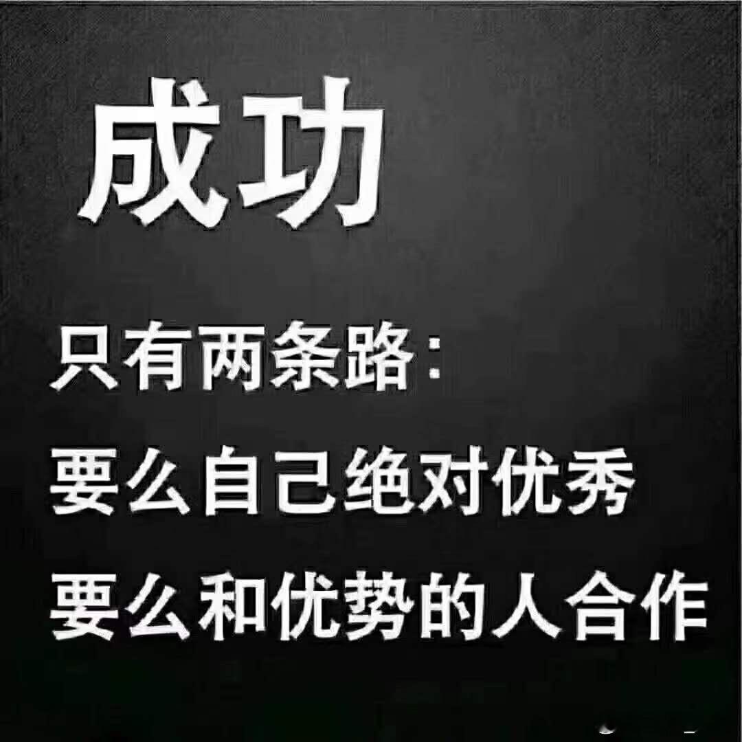 巴菲特坚持长期主义，并不会受到短期价格波动而影响自己的情绪。这种境界不是一般人可