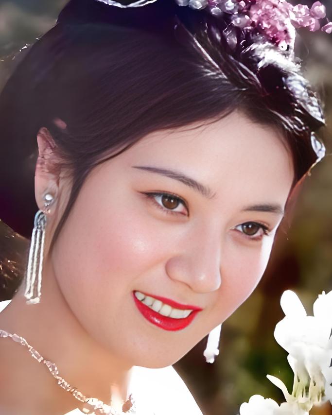 著名资深电影演员，祖籍河北廊坊，1954年出生于天津一个普通家庭，少时即展现出文