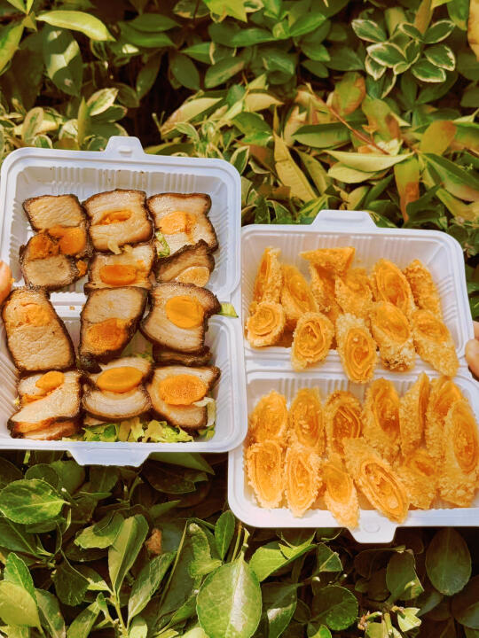 会爆汁的咸蛋黄啫大虾，配粥底火锅秒穿广州