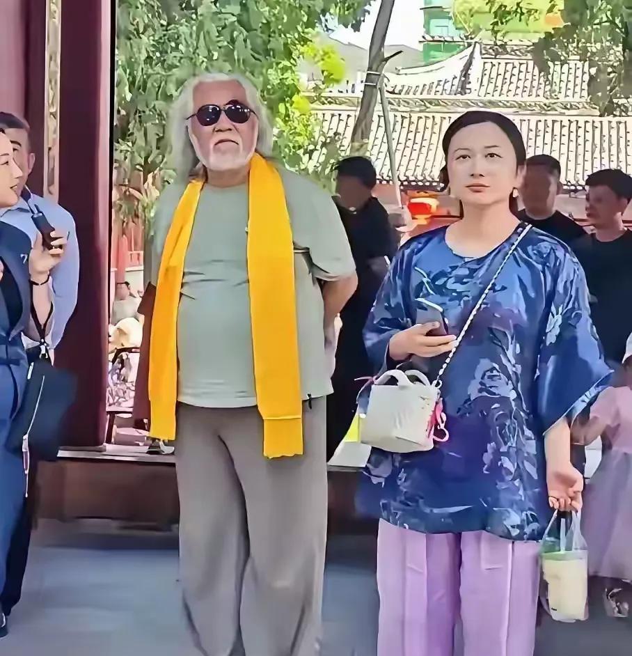 果然还是王石养人，看看田朴珺的状态真是吊打杜星霖啊，杜星霖怎会越来越像张纪中靠拢