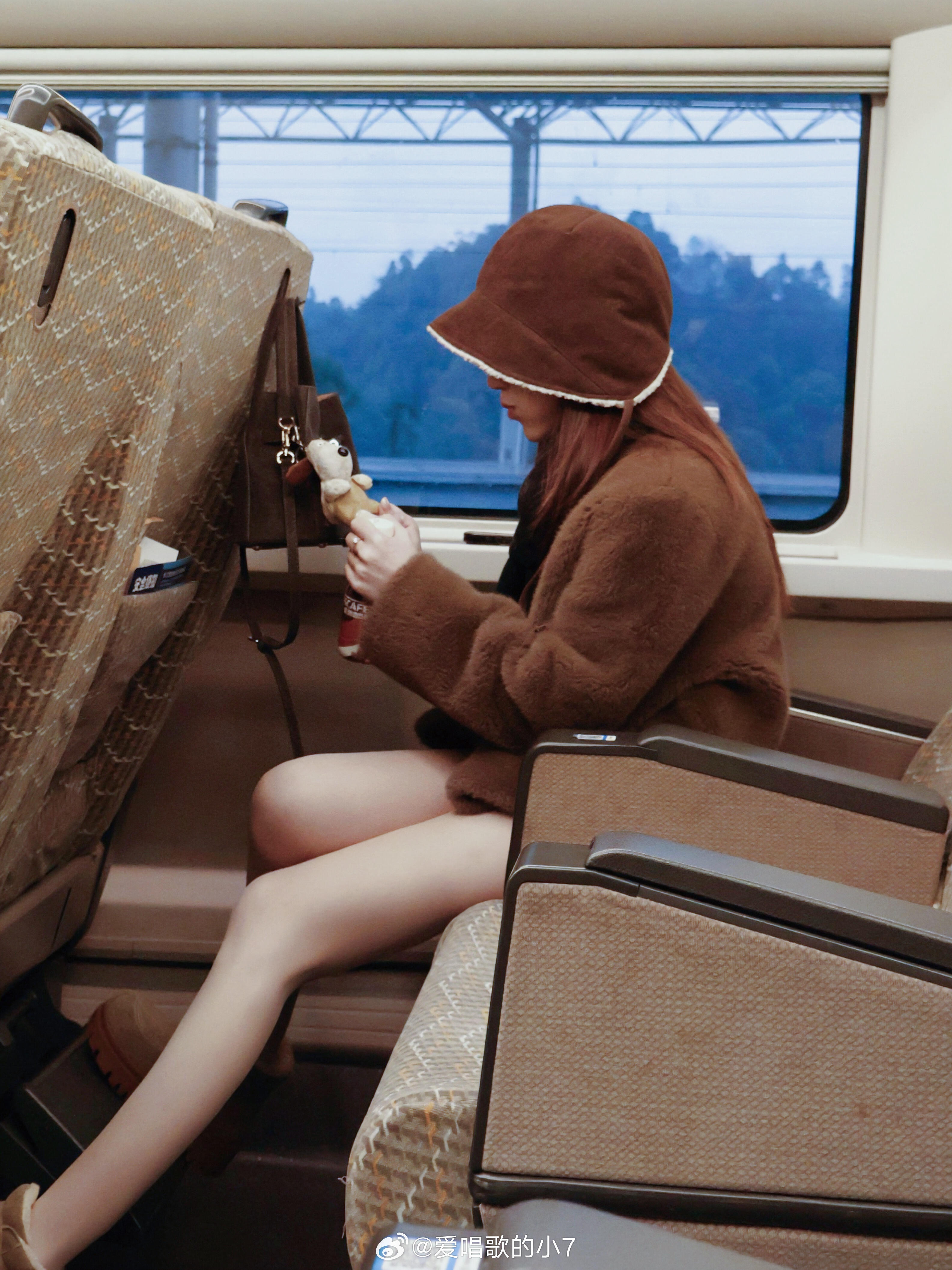 走在路上看归家的人儿