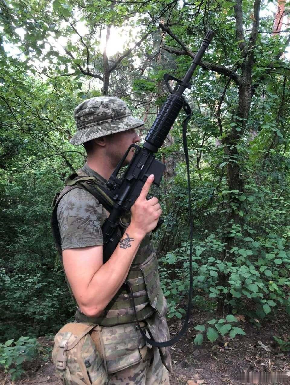 来自“自由俄罗斯”军官方：“整整四年前，我们——自由俄罗斯军团——与乌克兰国防军