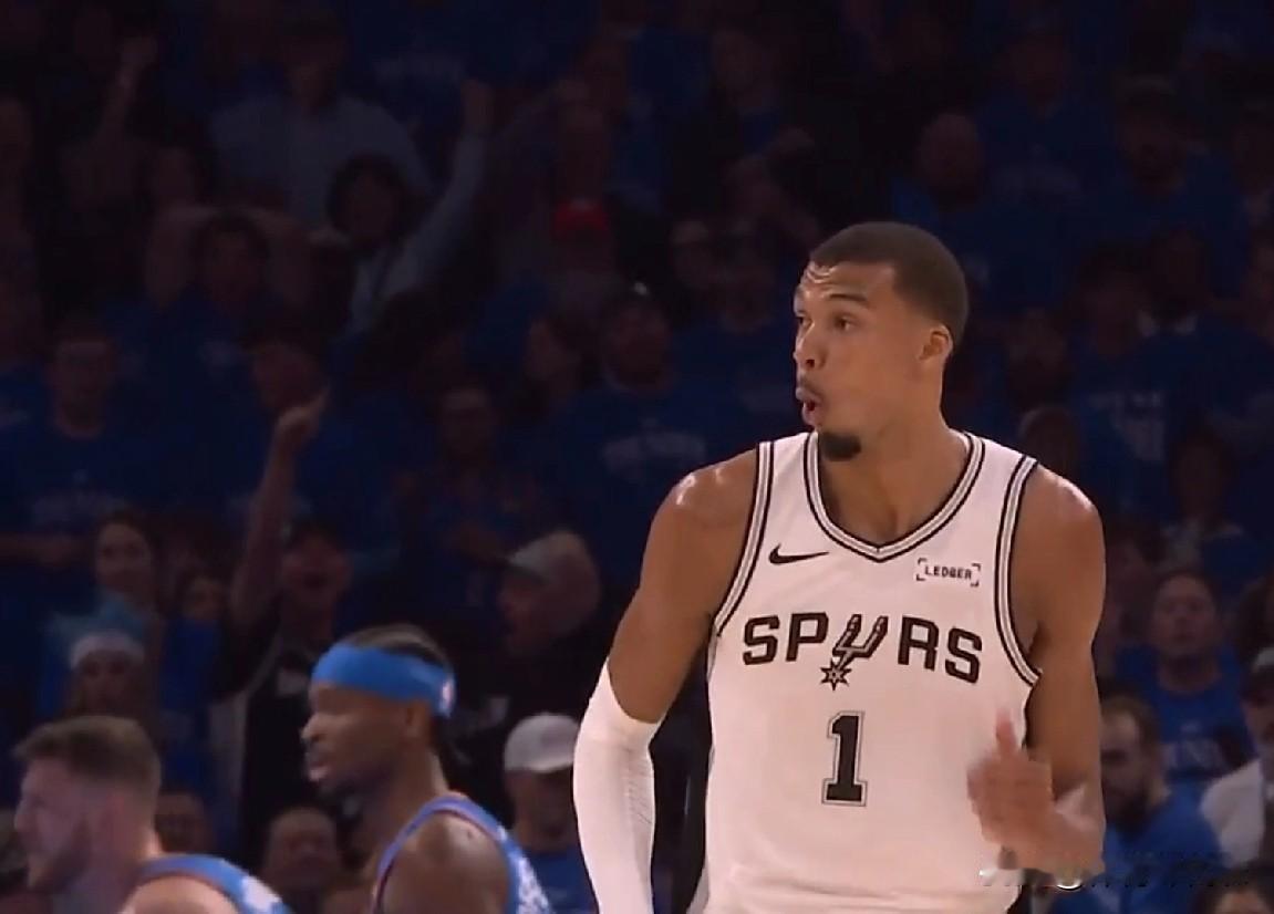 NBA西决G2实时战况，卡斯尔、亚历山大半场互飚，文班亚马7分5板3盖帽，雷霆半