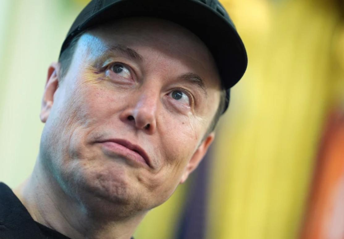 薪酬方案通过，马斯克可能成为人类历史上，第一个万亿美元富翁。“这是一群非常棒的股