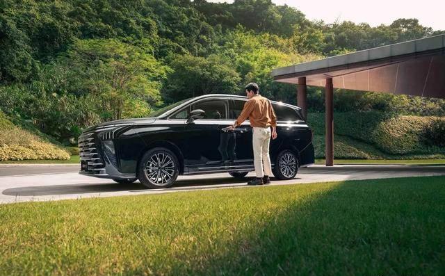 星海V9作为东风旗下中大型新能源MPV，近期在销量、优惠政策和产品力方面均有亮眼