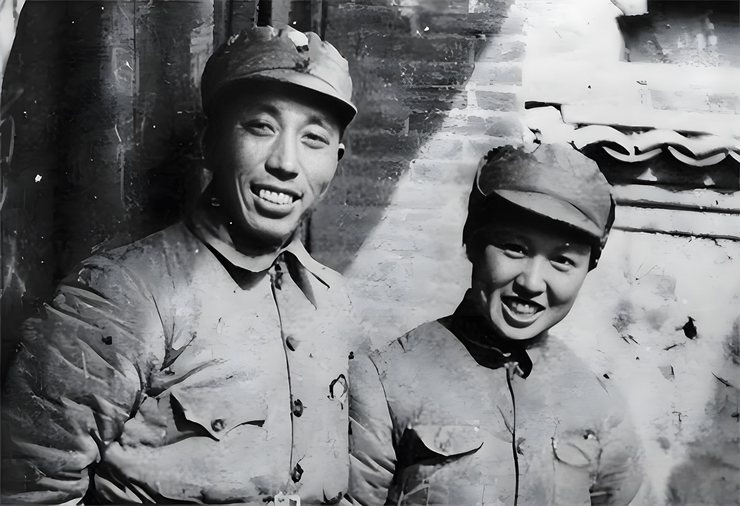 1937年深秋，王震骑着大马到师部开会，一下马便向贺龙、关向应等首长一一敬礼握手