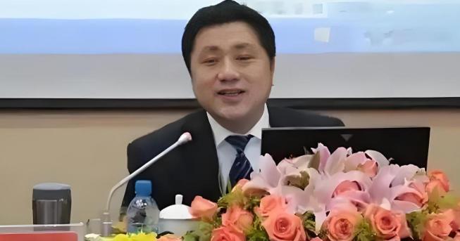 沈阳弹簧厂厂长为了干实事，冒充国务院副部级巡视员，倒贴路费为地方谋项目，官员们前