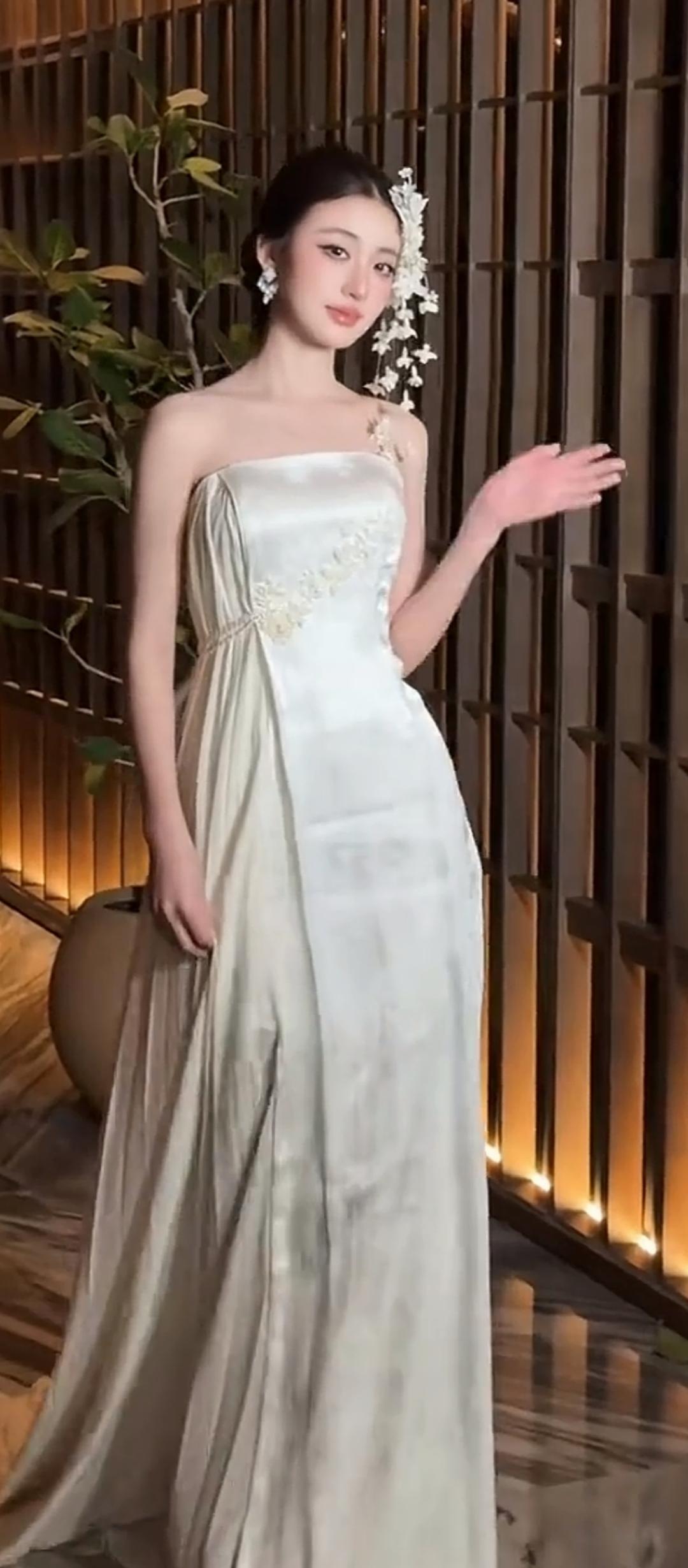 优雅白裙，花海中的仙女🌸✨