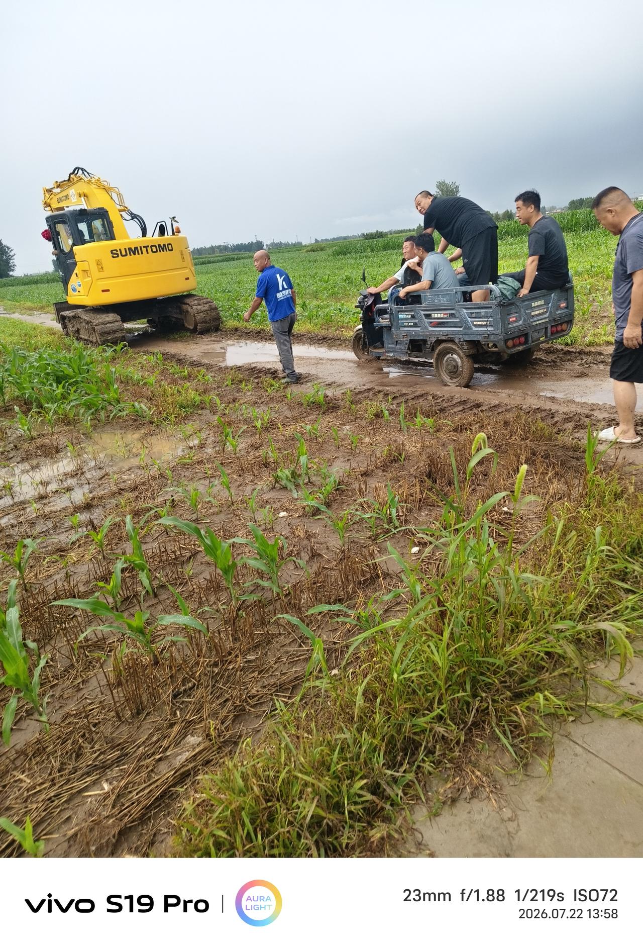 老张是内蒙人，却埋在了河北的土地上，至于他能不能魂归故里那就是一个传说啦。老张