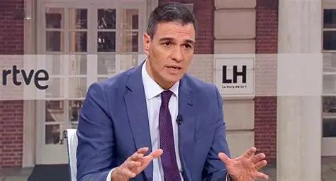 4月14日，西班牙首相桑切斯从北京起飞，专机还没落地马德里，他就在万米高空做了一