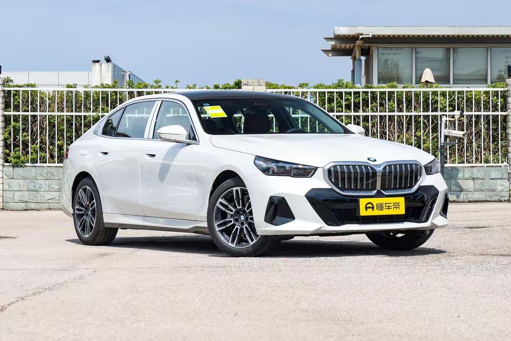 🔥1.价格真相：28万是真，但坑也不少！最近总刷到“宝马5系裸车28万开