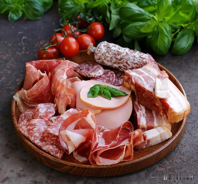 冠心病患者吃肉：2种尽量忌口，3种可常吃，护血管补营养2种肉尽量少吃：①加