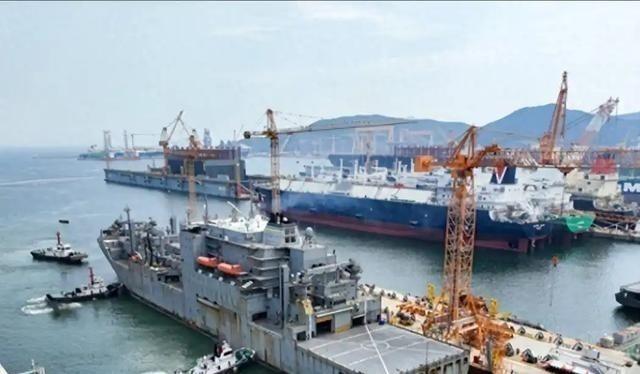 40艘大单直接砸向中国，韩国造船业拿到了全球62%的订单，韩媒马上狂欢，还扬言“