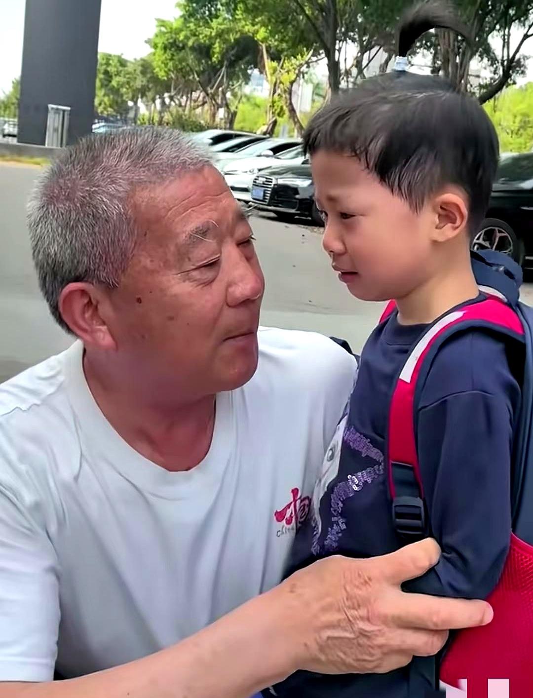 67岁还选择生孩子，这事一出来，网友立马炸锅了。说实话，孩子能平安出生是一回事