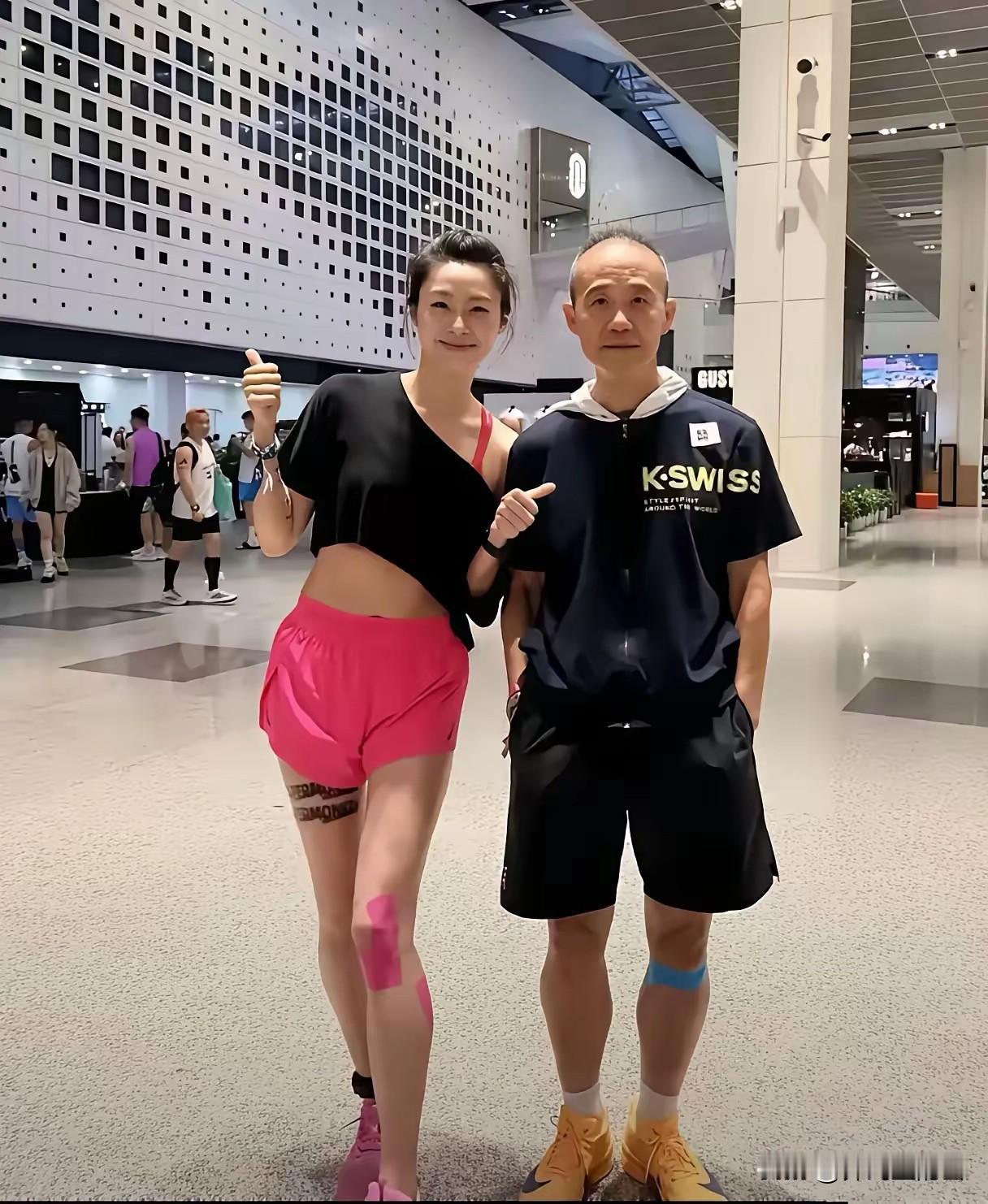 王石天天醉心于锻炼，不是长途骑行，就是登山爬岭，再不就是在健身房里浑汗如雨，这老