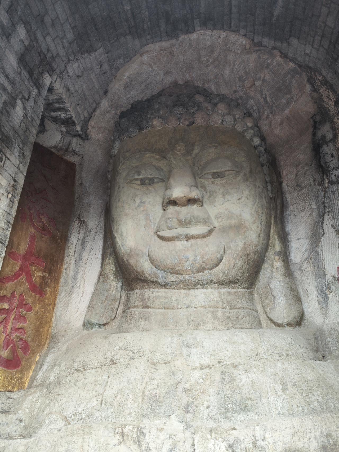 佛慧山坐落于济南市区千佛山南侧，是济南大千佛山风景区的核心山体，海拔460米，又