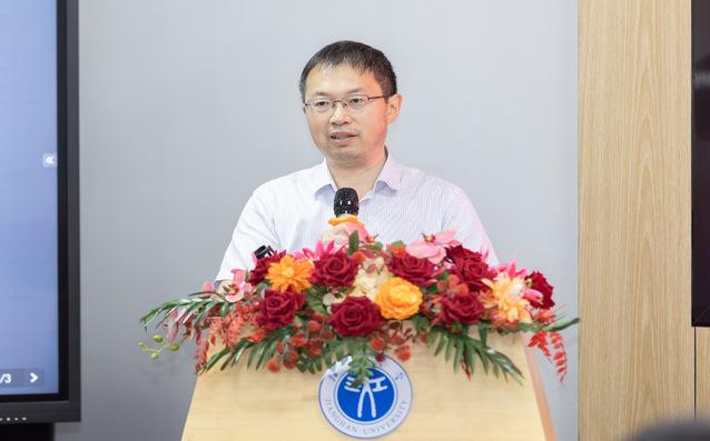 近日江汉大学新上任了一位副校长，他叫阳仁强，是从中科院引进的高层次人才，曾入选中