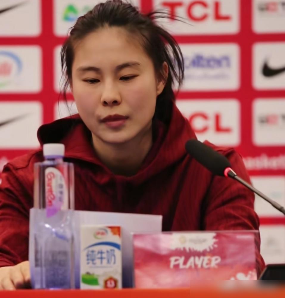 你昨晚看球了吗？差点把我手机砸了！差2分被逆转时，王思雨1分57秒连拿9分！