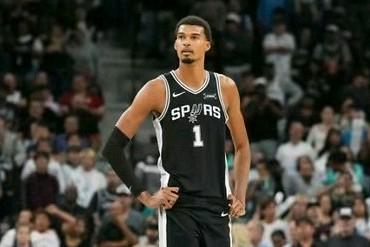 马刺有多恐怖？这3点事实不得不说：1：马刺恐怖8连胜！目前联盟最长连胜记录，