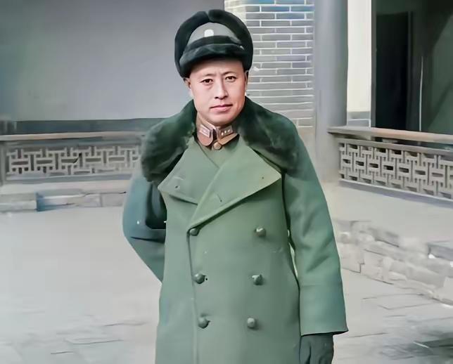 1926年10月，兵败的吴佩孚带着卫队逃到邓县，于学忠带着手下六个师长出门迎接，