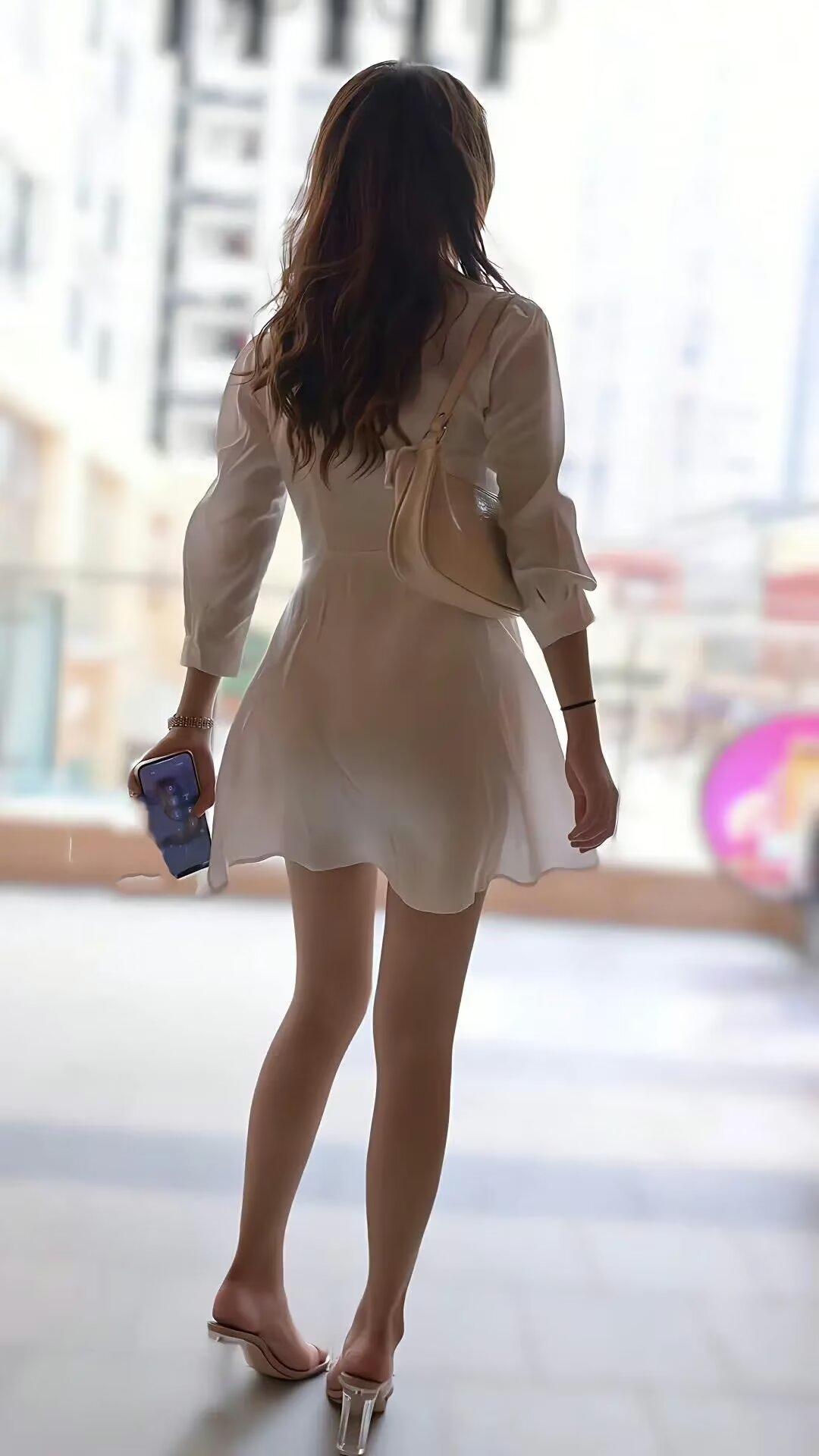 人不能因为新鲜感，就丢下那个曾经陪你经历风雨的人，心动是本能，但忠诚是责任，所有