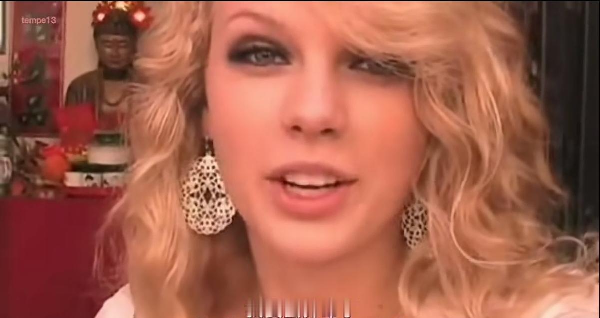 算命师说她50岁才能赚到一百万，泰勒·斯威夫特36岁就笑了。17岁在洛杉矶中国