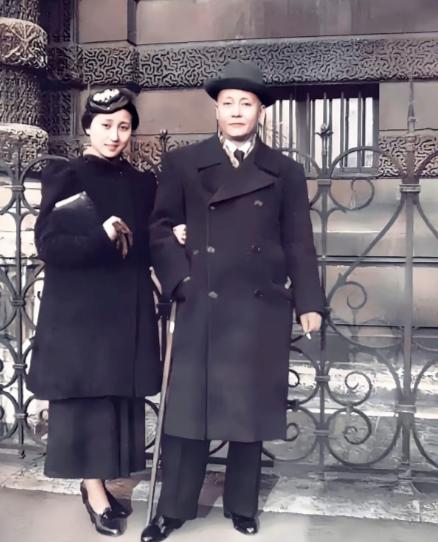 1935年，16岁的蒋英去给