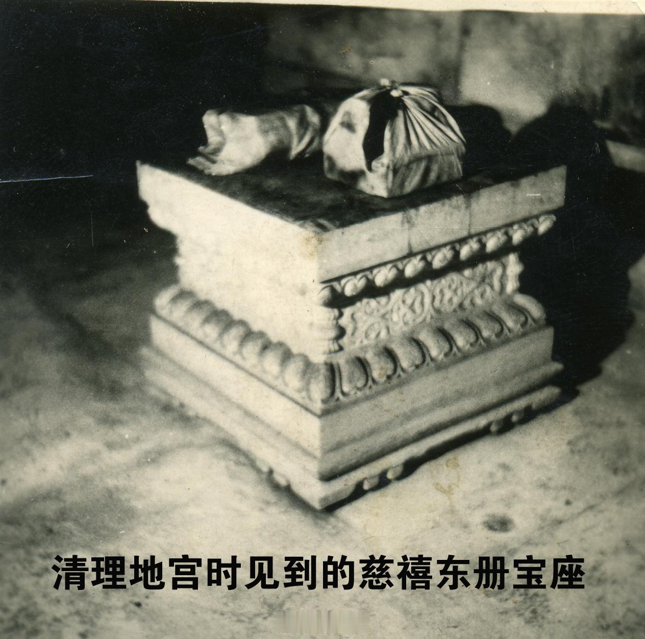 昨天我翻阅到了一件关于慈禧入葬应办各事项的档案。这件档案是在我退休前在一史馆抄的