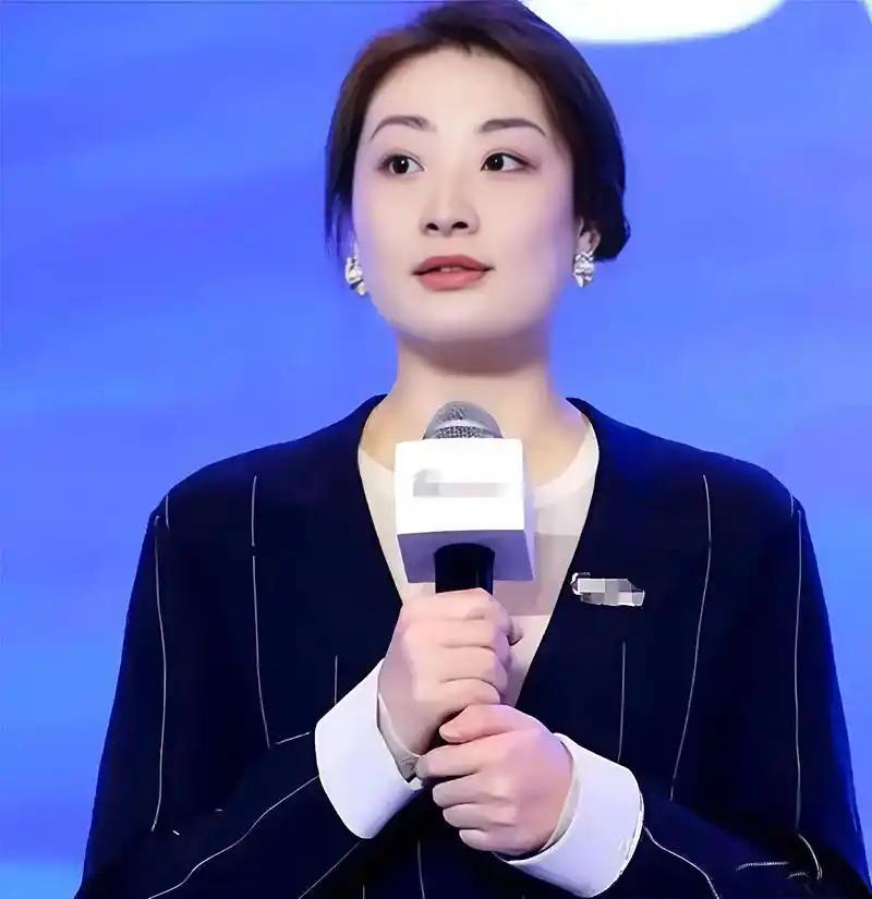 果然姜还是老的辣。我问我妈：“为什么宗馥莉宁愿让18亿资产被冻结，也不愿意把利