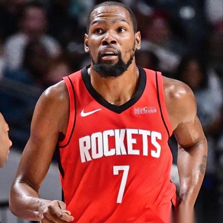 火箭这赛季，进步巨大的三人：杜兰特：场均25.8分5.4板4.7助。在火箭1