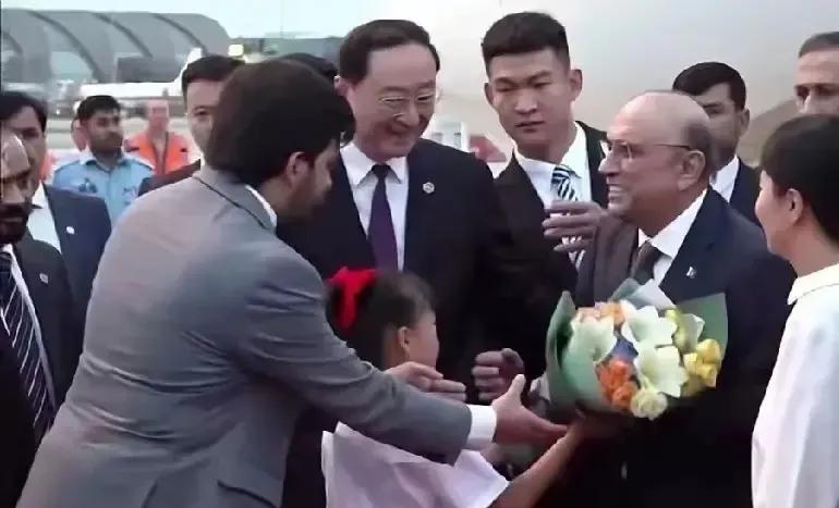 巴基斯坦，越来越香了。为什么？你懂的!突然，巴基斯坦成了“香饽饽”，很多