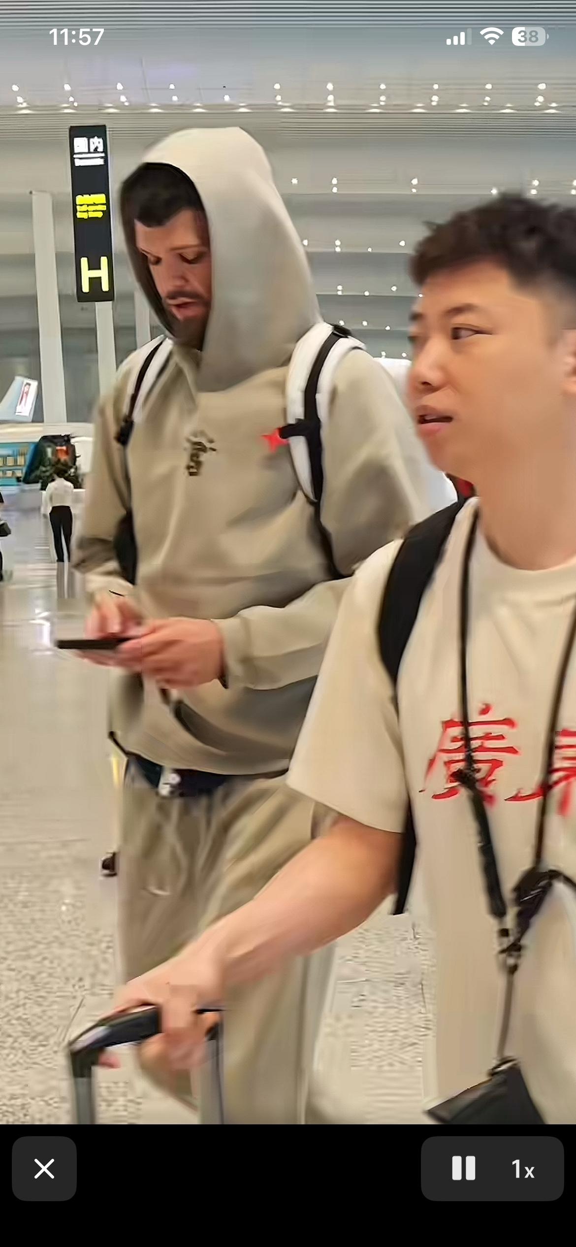 广东队出发客战福建，最后一轮常规赛，有球迷说输赢无所谓了，也就是要演练一下阵容，