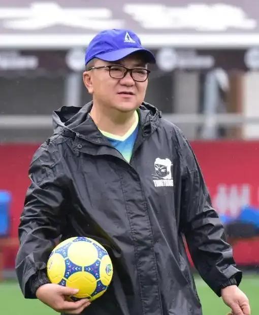 又被董路说中了！！违约金160万欧元，15岁中国足球小将加盟西甲！以后再也不敢和