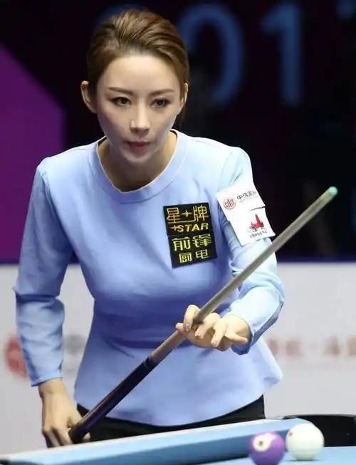 40岁身价8亿无人敢娶，曾公开了四条择偶标准，应征者却寥寥无几，有网友还吐槽说：
