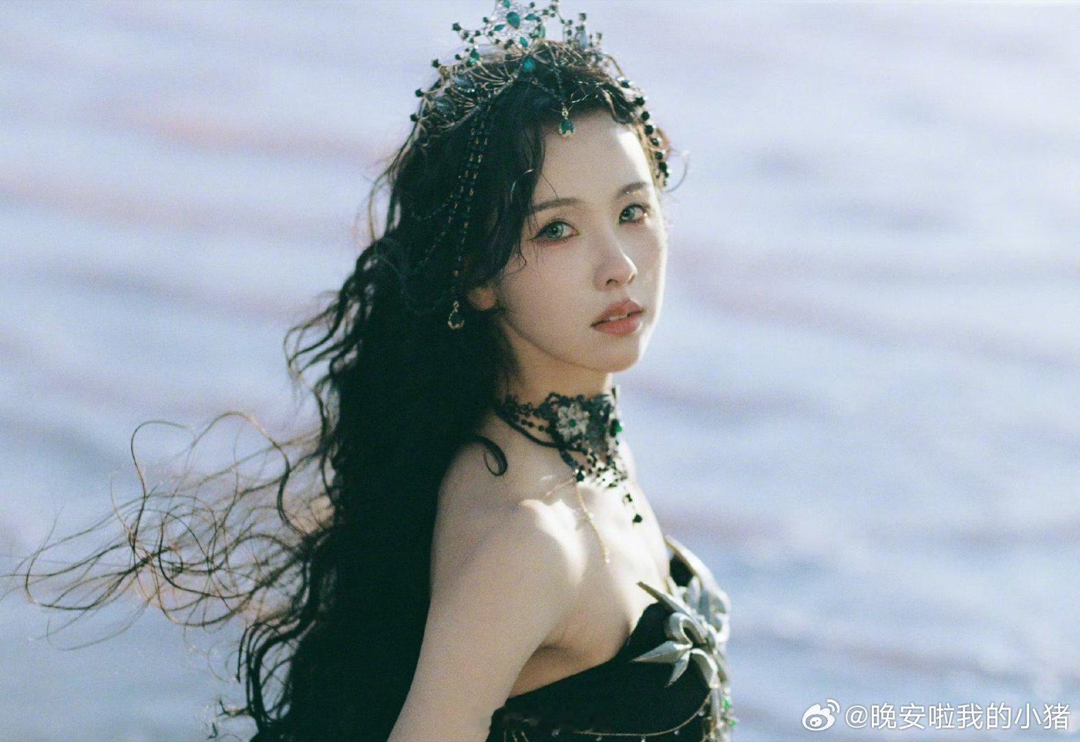 陈都灵海边神女写真，完全是游戏建模来的