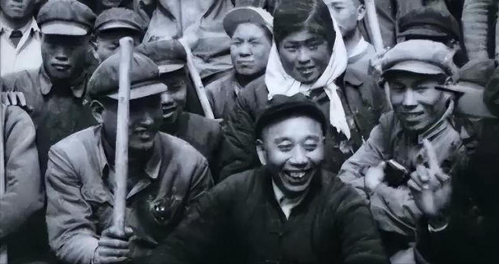 1954年，王震被一县长拷了起来，王震怒道：“你没枪毙我，算我王震命大！”1