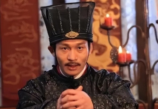 宰相李义府巡察大理寺，突然看到一个绝美丰腴的女囚，李义府不由两眼放光，心如猫抓，