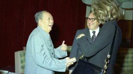 毛主席82岁时，美国国务卿基辛格问毛主席身体如何，毛主席回答了一句话，让基辛格大