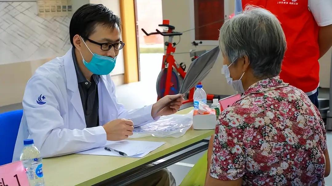 骨密度真相大反转！散步游泳惨遭淘汰，这4个动作才是“硬骨头”密码