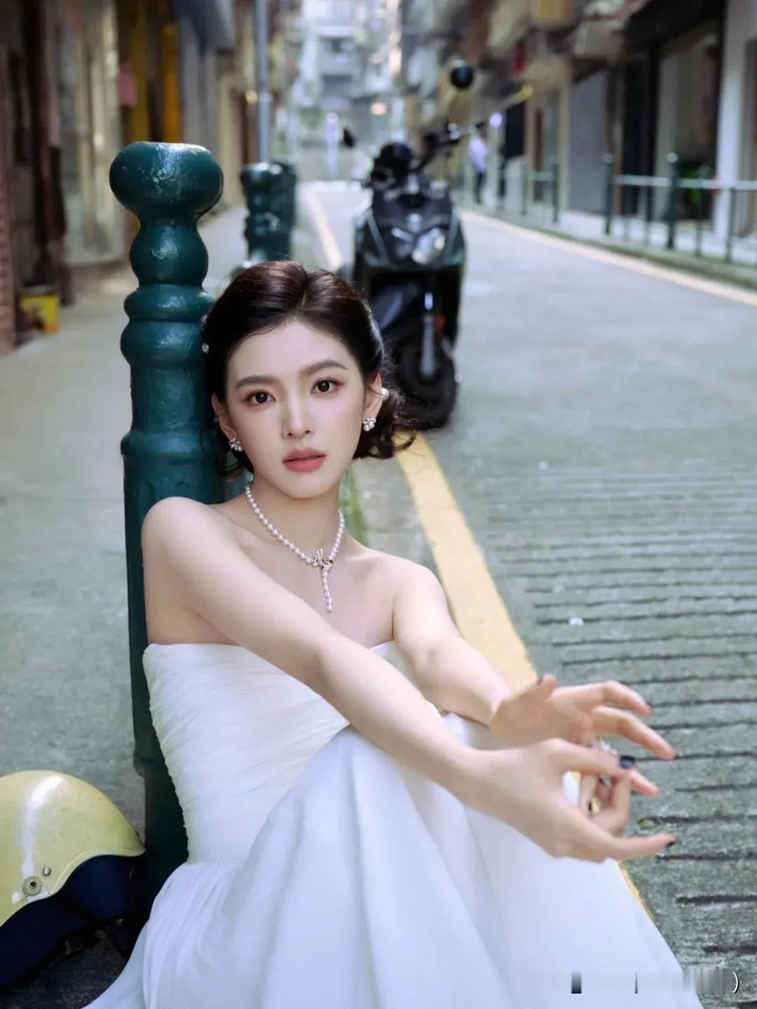 娱乐圈乱象丛生：明星的无奈挣扎、豪门的冷酷压榨娱乐圈，这个看似光鲜亮丽的名利