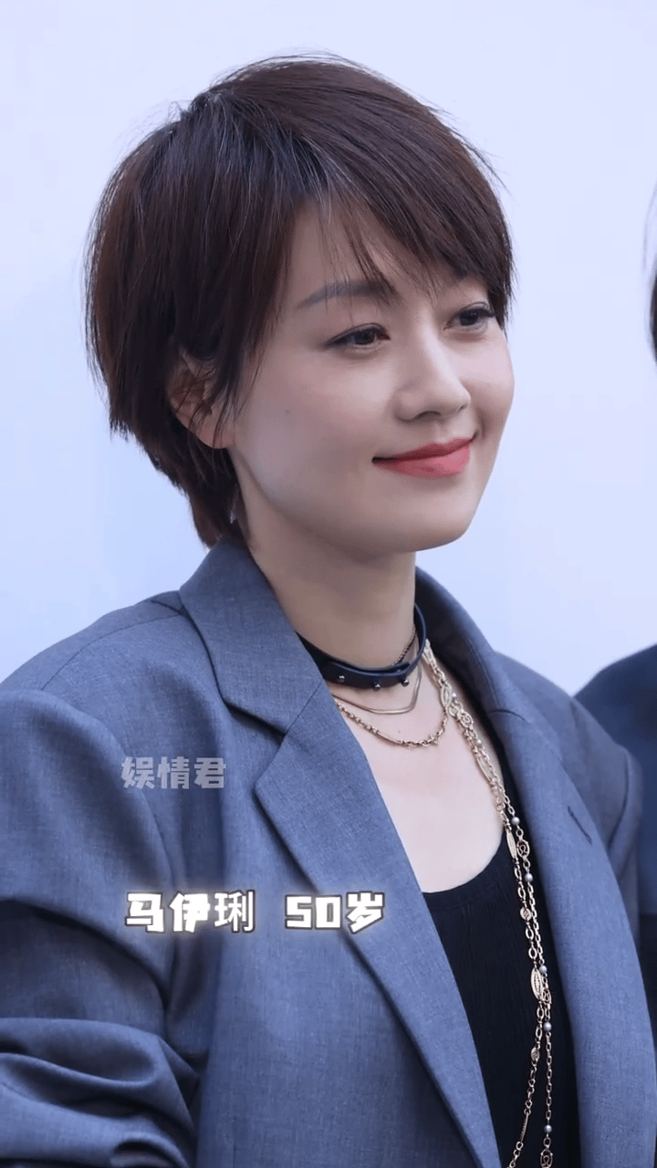 50岁的马伊琍状态真好，跟年轻时一样好看[爱心]虽然有点小皱纹，有白头发，但是