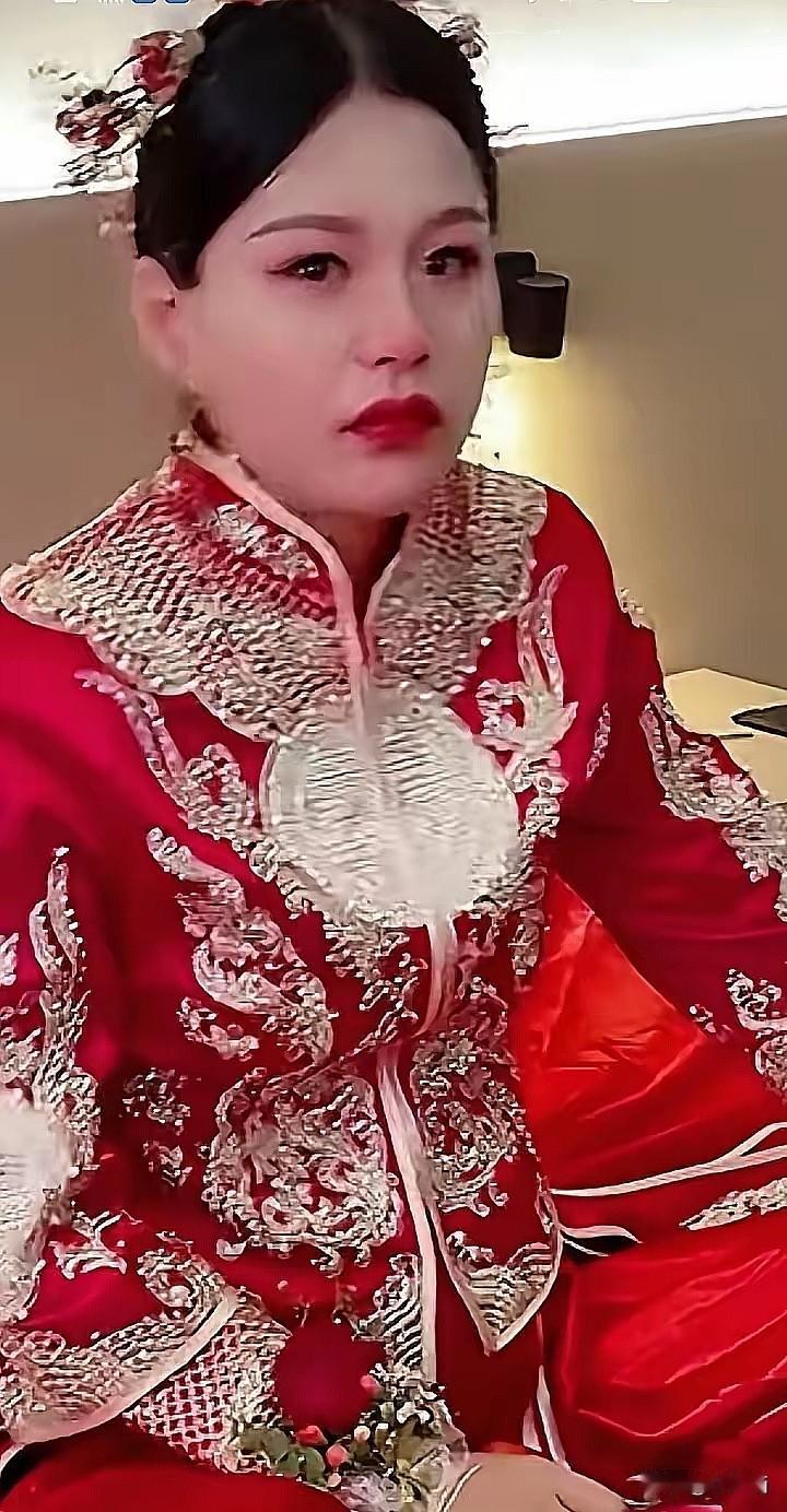 后悔伤心了吧？怀孕6个月的新娘，结婚当天哭到崩溃，父母气得直接缺席婚礼。说好的