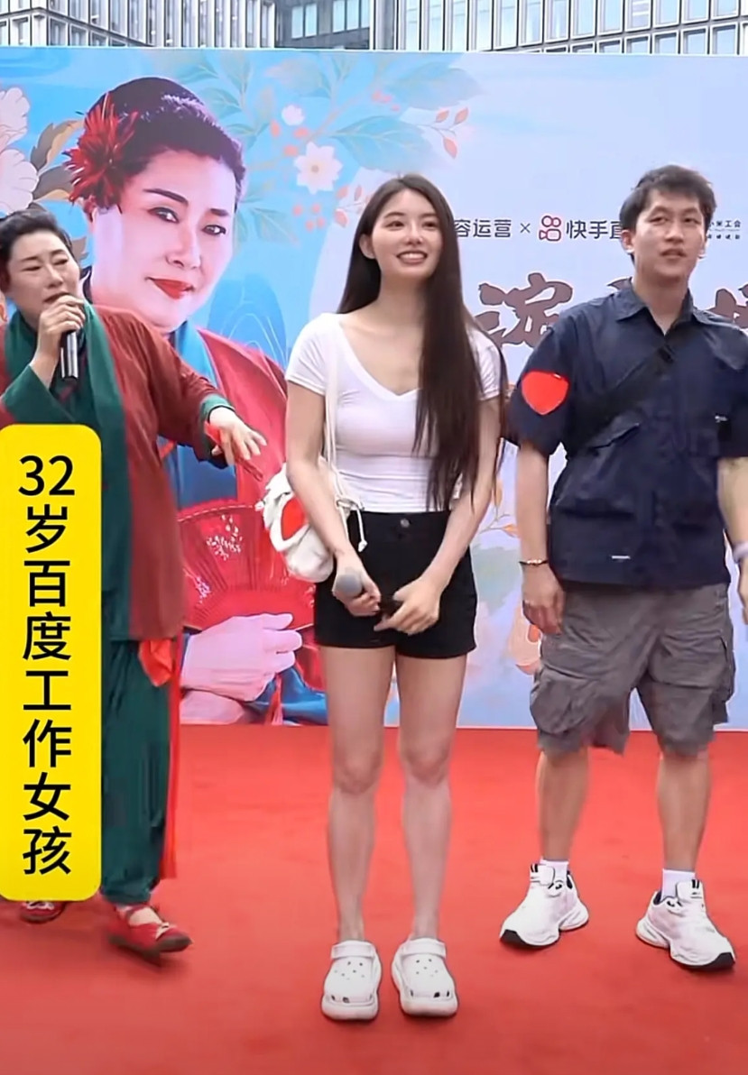 32岁百度女孩被25岁男孩拒绝！王婆问：你来自哪里？女孩说：我是江西的。王