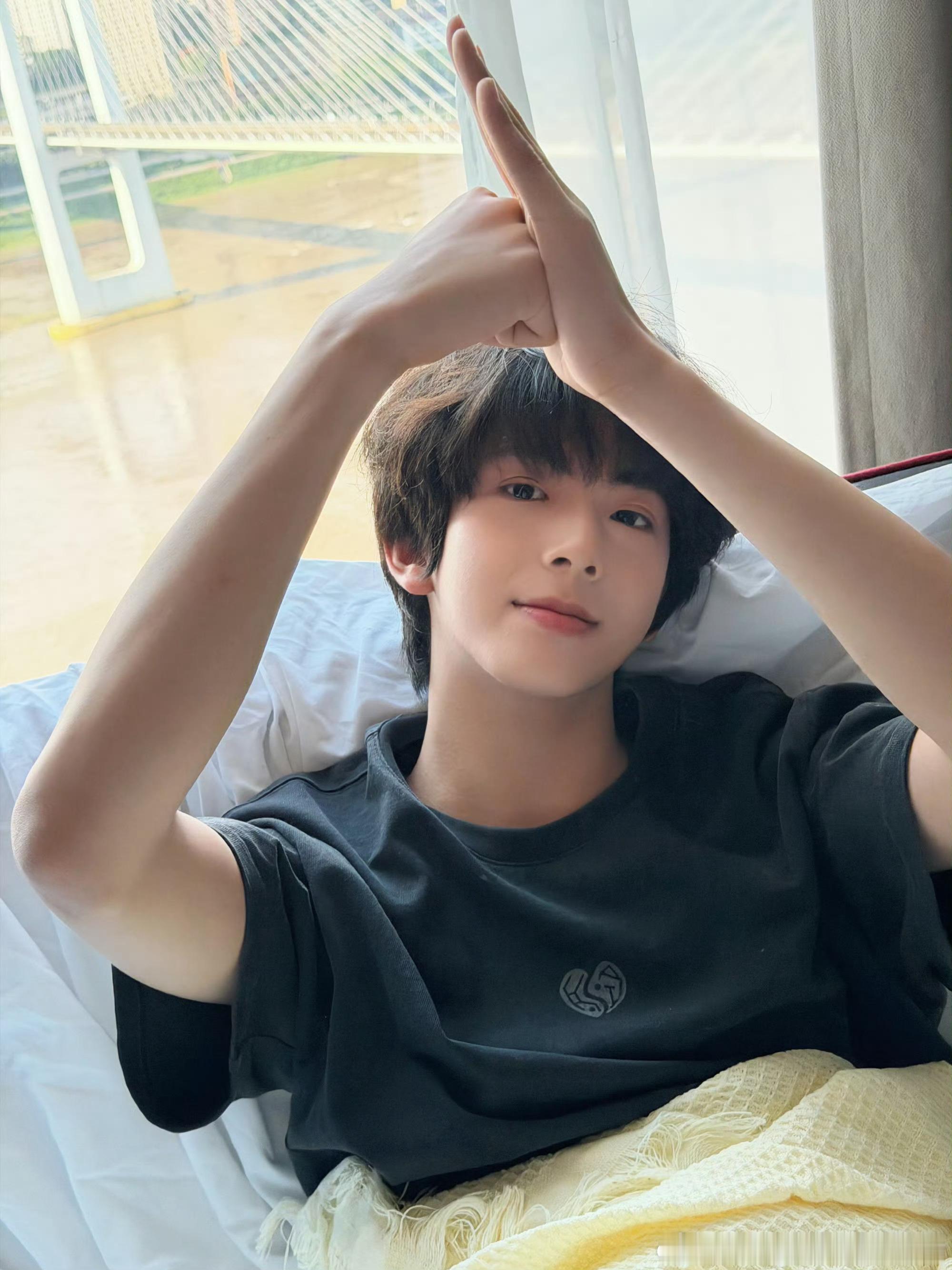 陈浚铭长出小狗耳朵了严肃支持小狗塑中这个陈浚铭太萌了