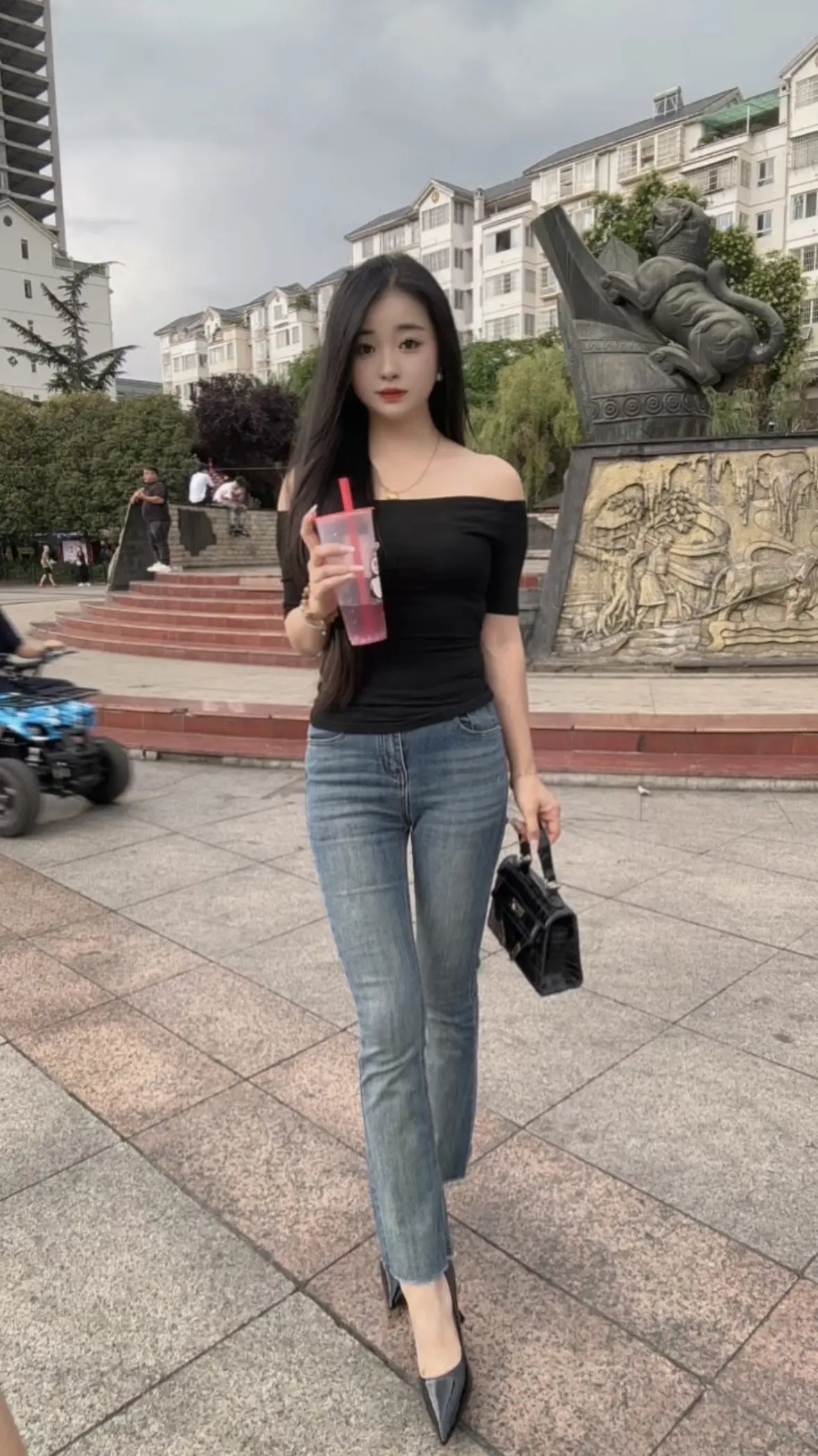 奶茶一杯快乐加倍