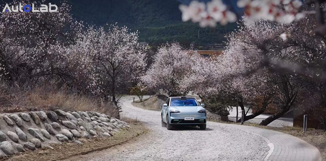 看完问界M6在林芝的实测，印象很深。夜里没路灯、还被对向远光晃到时，能提前识别盲